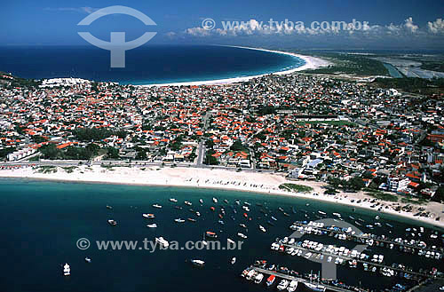  Aerial view of the city of Arraial do Cabo, with Praia dos Anjos (Angels Beach) in the foreground and Praia Grande (Big Beach) in the background - Costa do Sol (Sun Coast) - Regiao dos Lagos (Lakes Region) - Rio de Janeiro state - Brazil 