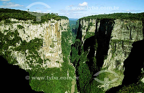  Canyon Itaimbezinho - Aparados da Serra - Rio Grande do Sul state - Brazil 