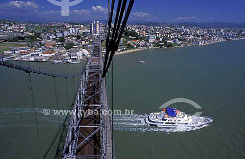  Boat passing under Hercilio Luz Bridge - Florianopolis city - Santa Catarina state - Brazil - January 2003 