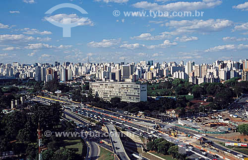 23 de maio Avenue - Jardins neighboorhood - DETRAN building in the foreground - Sao Paulo city - Sao Paulo state - 12/1999 