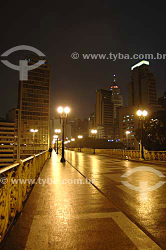  Santa Efigenia Viaduct at night - Sao Paulo city - Sao Paulo state - Brazil - November 2006 