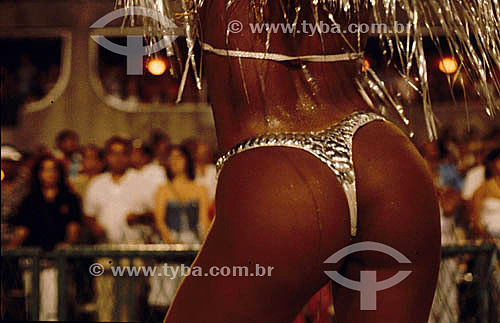  Passista dancing during the Carnival parade in Rio de Janeiro city - Rio de Janeiro state - Brazil 