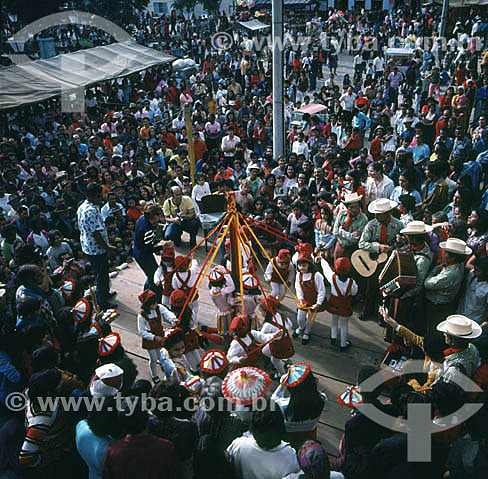  Dance of the strips during the Divine Festival - Sao Luis do Pirapitinga - Sao Paulo state - Brazil 
