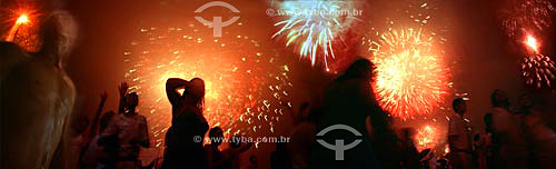  Silhouette of people celebrating the New Year`s Eve - fireworks - Copacabana neigborhood - Rio de Janeiro city - Rio de Janeiro state - Brasil 