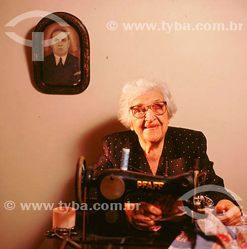  Senior woman with sewing machine 