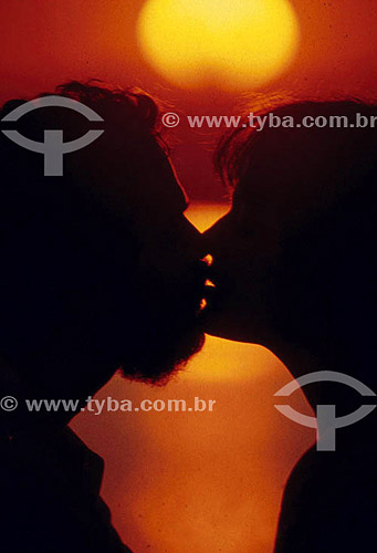 Couple`s silhouette kissing 