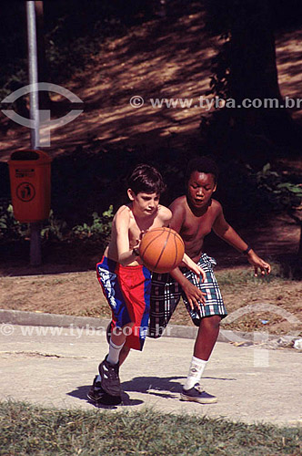 Kids playing basketball 