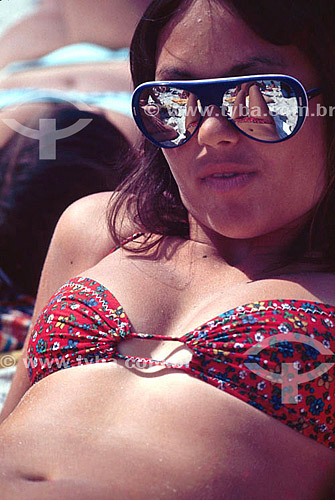  Woman with glasses, bikini - Rio de Janeiro city - Rio de Janeiro state - Brasil 