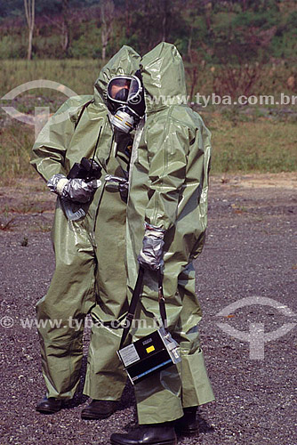  Simulation of a chemical leak - Clothes and equipments for safety in work - São Paulo - Industry 