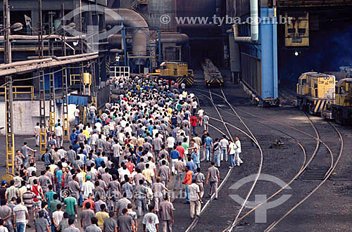  Workers in front of the CSN (Companhia Siderúrgica Nacional) - Steelworks Industry  - Volta Redonda city - Rio de Janeiro state (RJ) - Brazil