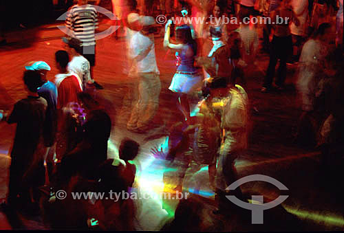  Nightclub - people dancing 