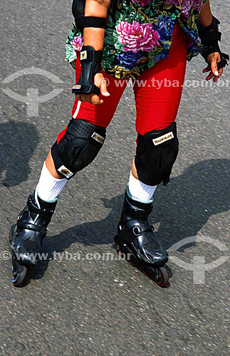  Sport - woman using roller skates 