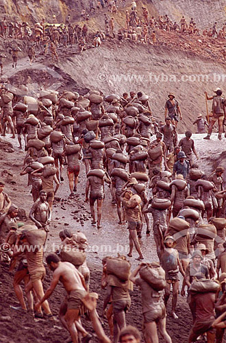  Crowd at gold mine - Serra Pelada - Para state - Brazil 