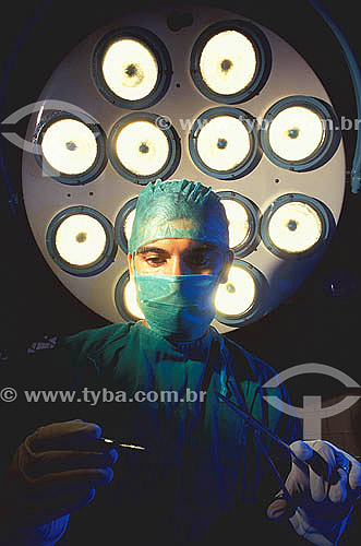  Medicine - Health - Doctor with clamps at a cirurgical center of a hospital 