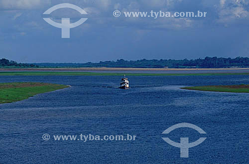  Small boat at Mamiraua River - Mamiraua Sustainable Development Reserve - Amazon Region - Amazonas state - Brazil 