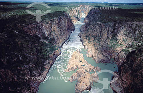  Sao Francisco River canyon between the hydroeletrics  of Paulo Afonso and Xingo - Caatinga Ecosystem - Brazil 
