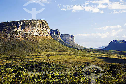  Subject: Three brothers mountain viewed from the framework of Geographic Center of Bahia in BR-242 / Place: Bahia state (BA) - Brazil / Date: 2011 