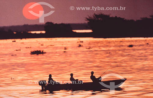  Fishermen`s silhouette on a boat - Pantanal National Park* - Mato Grosso state - Brazil  * The Pantanal Region in Mato Grosso state is a UNESCO World Heritage Site since 2000. 