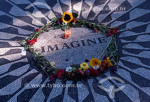  Strawberry Fields Forever Memorial (Trbute to Jonh Lennon) - Central Park - New York city - NY - USA - 2000 