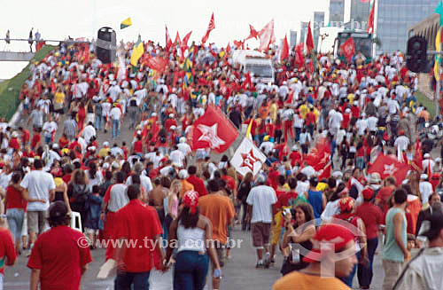  Militants of the Workers Party and brazilians in general taking part in the swearing ceremony of the president elected Luiz Inacio Lula da Silva - Brasilia city* - Federal District of Brazil - 01/01/2003  *The city of Brasilia is World Patrimony for 