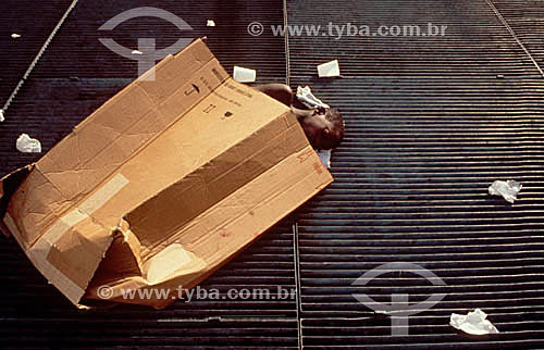  Homeless sleeping inside a package - Rio de Janeiro city - Rio de Janeiro state - Brazil 