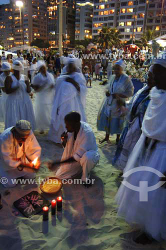  New Year´s Eve - Umbanda´s Ritual - African Brazilian Religion - Copacabana - Rio de Janeiro city - Rio de Janeiro state - Brazil  - 2005 