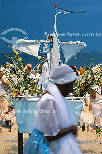  Religious cult to Iemanja, the Sea goddess to Candomble Afro-brazilian religion - New Year`s Eve 2004 on Copacabana neighbourhood- Rio de Janeiro city - Rio de Janeiro state - Brazil 
