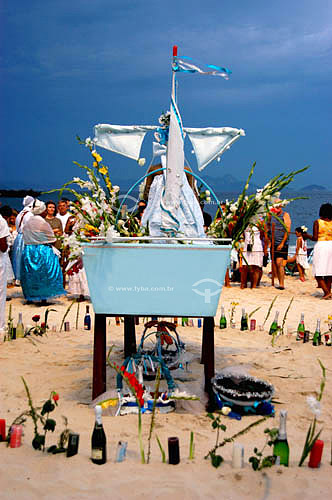  Religious cult to Iemanja, the Sea goddess to Candomble Afro-brazilian religion - New Year`s Eve 2004 on Copacabana - Rio de Janeiro city - Rio de Janeiro state - Brazil 