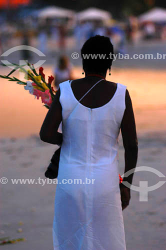 Umbanda and Camdomblé (afro-brazilian religions) - offers to Iemanja - Reveillon 2005 - Copacabana - Rio de Janeiro city - Rio de Janeiro state - Brazil 