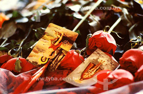  Catholic religion - offerings - saints and red roses 