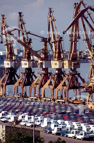  Cars waiting for export and derricks at Rio de Janeiro Seaport - Rio de Janeiro city - Rio de Janeiro state - Brazil 