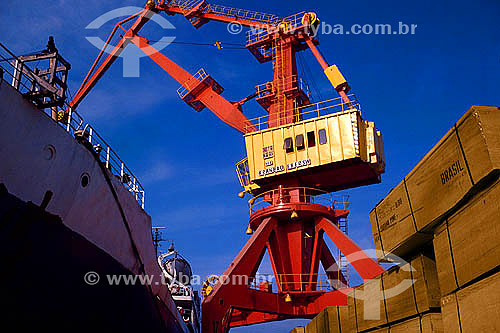  Loading containers on the Rio de Janeiro city port - Rio de Janeiro state - Brazil 