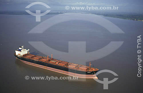  Aerial view of a cargo ship on the Amazonas River, with the port and city of Santana in the background - Amapa state - Brazil 