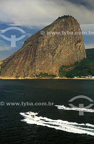  Speed Boats at Guanabara Bay with Sugar Loaf mountain in the background - Rio de Janeiro city - Rio de Janeiro state - Brazil 