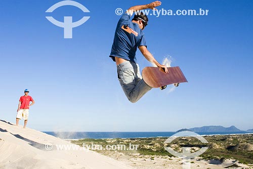  Subject: Sandboard in dunes Place: Joaquina beach City: Florianopolis - Santa Catarina state Country: Brasil Date: 25/05/2007 