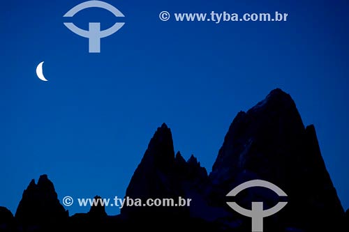  Subject: Mount Fitzroy and Cerro Torre and moon Place: Patagonia Country: Argentina Date: 23/01/2007 