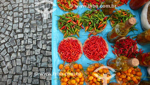  Subject: Various kinds of peppers for sale at the street Place: Rio de Janeiro - RJ Date: 19/06/2007 