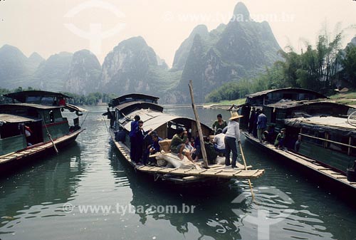  Subject: Boats at Li river, near Shangai Place: China 