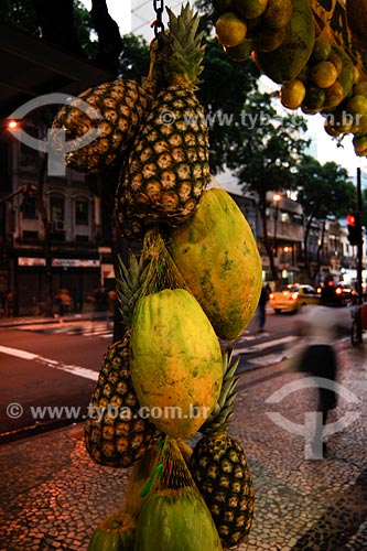  Subject: Papaya, ananas and other fruits for sale on Marechal Floriano street / Place: Rio de Janeiro city center / Rio de Janeiro state / Date: 03/2008 