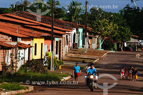  Subject: Street activity near houses / Place: Miranda do Norte village - Maranhao state / Date: 08/2008 
