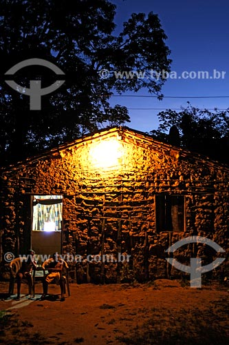  Subject: Electrical power on Wattle and daub house / Place: Recurso village - Santa Rita region - Maranhao state / Date: 08/2008 