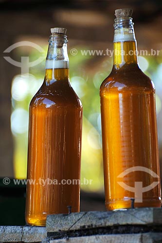  Subject: Bottles of honey / Place: Anajatuba region - Maranhao state / Date: 08/2008 