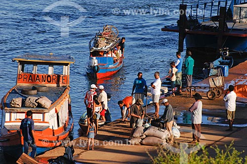  Subject: Fishing boats at dock / Place: Tocantins river - Imperatriz town - Maranhao state / Date: 08/2008 