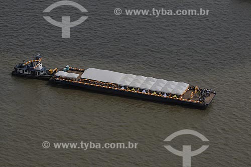  Subject: Fluvial transportation with tug - Guajara River  / Place: Belem City - Para State - Brazil / Date: 10/11/2008 