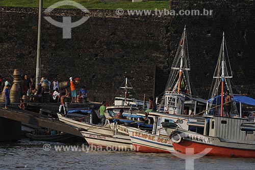  Subject: Acai landing pier at Ver-o-peso Market (See the Weight Market) / Place: Belem City - Para State - Brazil / Date: 10/13/2008 