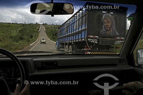  Subject: Overtaking a truck for livestock transporting / Place: Amazon - Brazil / Date: 05/14/2004 