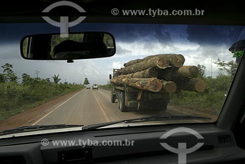  Subject: Overtaking on an Amazon highway / Place: Amazon - Brazil / Date: 05/14/2004 