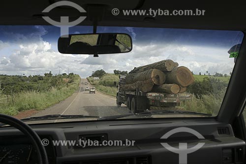  Subject: Overtaking on an Amazon highway / Place: Amazon - Brazil / Date: 05/14/2004 
