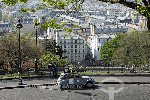  Subject: Old vehicle for night trips in the city, in Montmartre / Place: Paris City - France / Date: 04/19/2007 