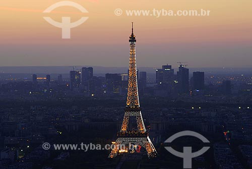  Subject: Night view of Eiffel Tower, view from Trocadero / Place: Paris City - France / Date: 04/20/2007 